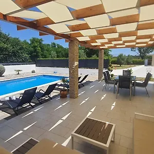 Happy House Villa